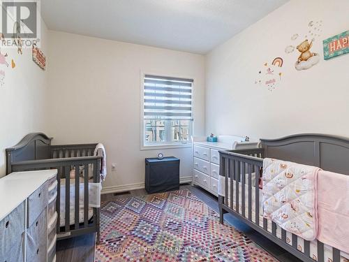 8 Silver Meadow Gardens, Hamilton, ON - Indoor Photo Showing Bedroom