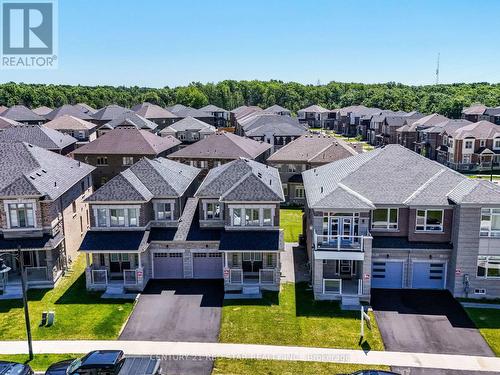 8 Silver Meadow Gardens, Hamilton (Waterdown), ON - Outdoor With Facade