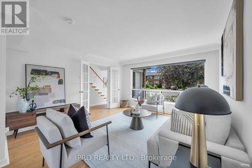 39 Wyndcliff Crescent, Toronto (Victoria Village), ON - Indoor Photo Showing Living Room