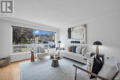 39 Wyndcliff Crescent, Toronto (Victoria Village), ON - Indoor Photo Showing Living Room