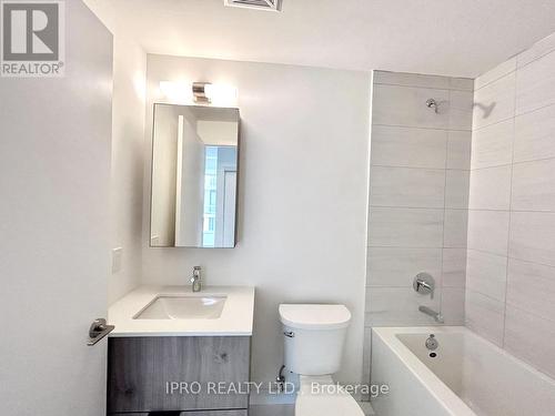 829 - 2 David Eyer Road E, Richmond Hill, ON - Indoor Photo Showing Bathroom