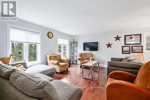 96 Lockhart Road E, Collingwood, ON - Indoor Photo Showing Living Room