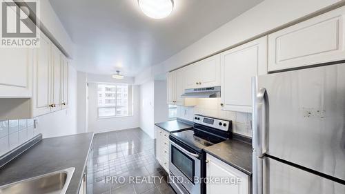 812 - 35 Kingsbridge Gardens, Mississauga, ON - Indoor Photo Showing Kitchen With Stainless Steel Kitchen