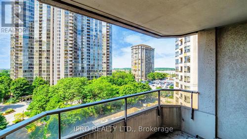 812 - 35 Kingsbridge Gardens, Mississauga (Hurontario), ON - Outdoor