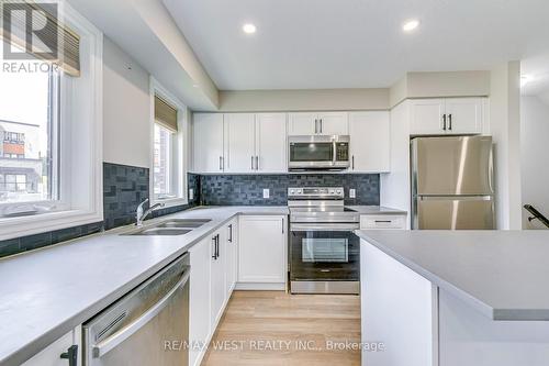 41 - 253 Chapel Hill Drive, Kitchener, ON - Indoor Photo Showing Kitchen With Stainless Steel Kitchen With Double Sink