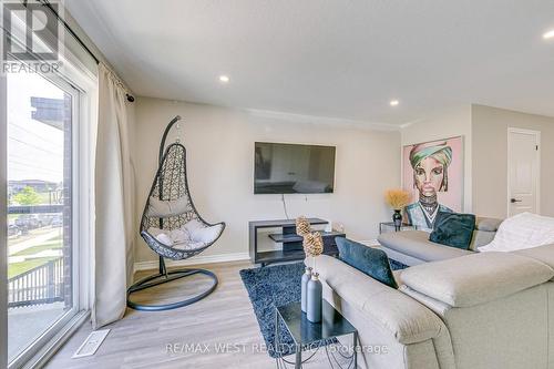 41 - 253 Chapel Hill Drive, Kitchener, ON - Indoor Photo Showing Living Room