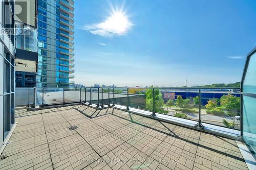 222 - 19 Singer Court, Toronto (Bayview Village), ON - Outdoor