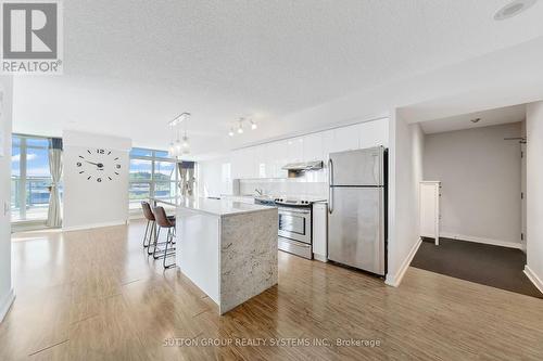 222 - 19 Singer Court, Toronto (Bayview Village), ON - Indoor Photo Showing Kitchen