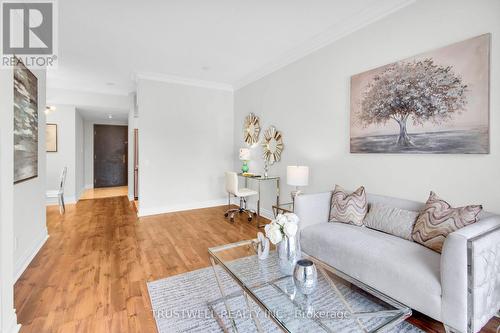 201 - 2 Clairtrell Road, Toronto (Willowdale East), ON - Indoor Photo Showing Living Room