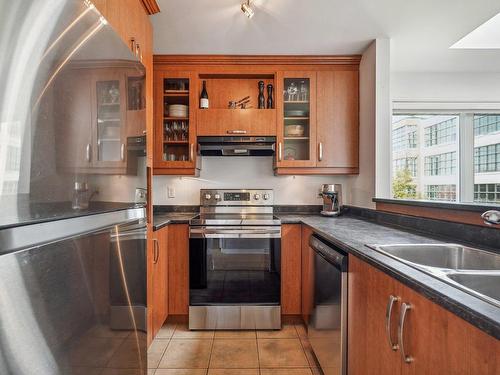 Cuisine - 4-2030 Av. Jeanne-D'Arc, Montréal (Mercier/Hochelaga-Maisonneuve), QC - Indoor Photo Showing Kitchen With Double Sink