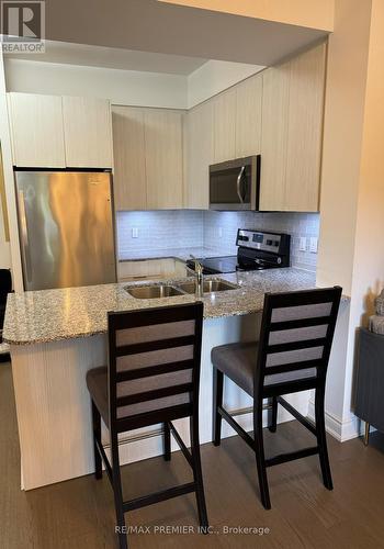 313 - 86 Woodbridge Avenue S, Vaughan, ON - Indoor Photo Showing Kitchen With Stainless Steel Kitchen With Double Sink