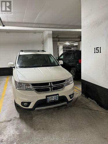 313 - 86 Woodbridge Avenue S, Vaughan, ON - Indoor Photo Showing Garage