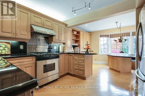 541 Montagu Place, Ottawa, ON - Indoor Photo Showing Kitchen