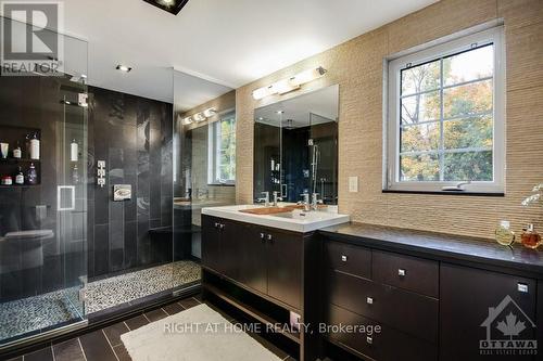 541 Montagu Place, Ottawa, ON - Indoor Photo Showing Bathroom