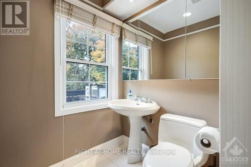 541 Montagu Place, Ottawa, ON - Indoor Photo Showing Bathroom