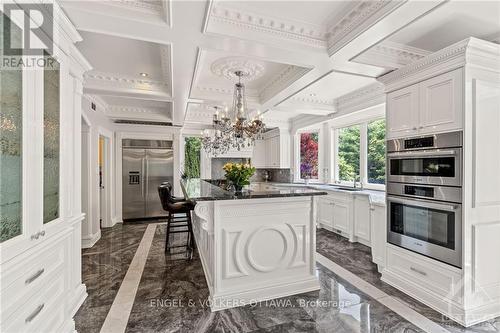 5818 Queenscourt Crescent, Ottawa, ON - Indoor Photo Showing Kitchen