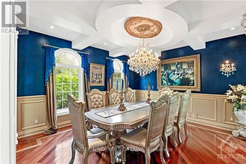 5818 Queenscourt Crescent, Ottawa, ON - Indoor Photo Showing Dining Room