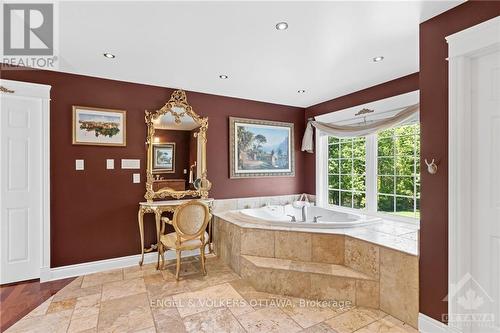 5818 Queenscourt Crescent, Ottawa, ON - Indoor Photo Showing Bathroom