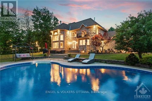 5818 Queenscourt Crescent, Ottawa, ON - Outdoor With In Ground Pool