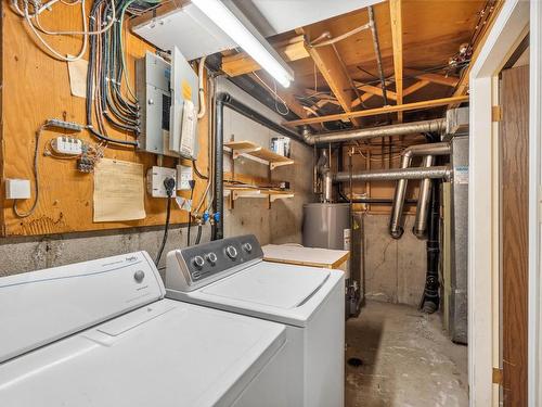 6-460 Dalgleish Drive, Kamloops, BC - Indoor Photo Showing Laundry Room