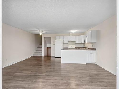 6-460 Dalgleish Drive, Kamloops, BC - Indoor Photo Showing Kitchen