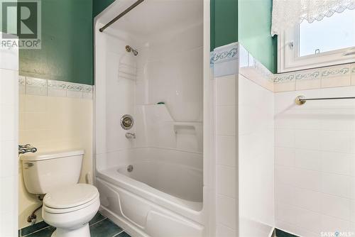 6 Wood Crescent, Regina, SK - Indoor Photo Showing Bathroom