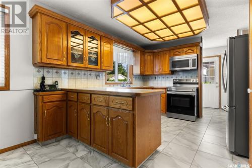 6 Wood Crescent, Regina, SK - Indoor Photo Showing Kitchen