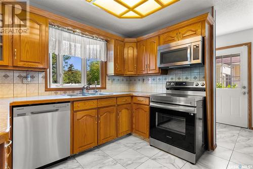 6 Wood Crescent, Regina, SK - Indoor Photo Showing Kitchen With Double Sink