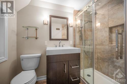 32 Ryeburn Drive, Ottawa, ON - Indoor Photo Showing Bathroom