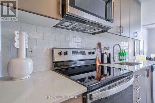 813 - 3200 William Coltson Avenue, Oakville, ON - Indoor Photo Showing Kitchen