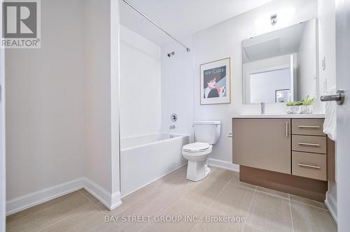 813 - 3200 William Coltson Avenue, Oakville, ON - Indoor Photo Showing Bathroom