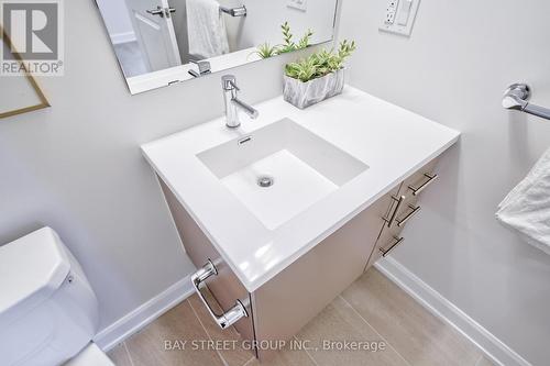 813 - 3200 William Coltson Avenue, Oakville, ON - Indoor Photo Showing Bathroom