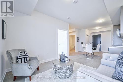 813 - 3200 William Coltson Avenue, Oakville, ON - Indoor Photo Showing Living Room