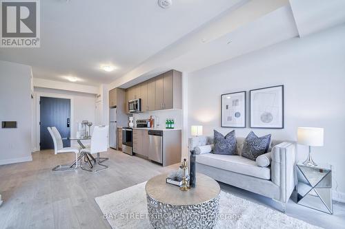 813 - 3200 William Coltson Avenue, Oakville, ON - Indoor Photo Showing Living Room