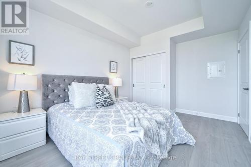 813 - 3200 William Coltson Avenue, Oakville, ON - Indoor Photo Showing Bedroom