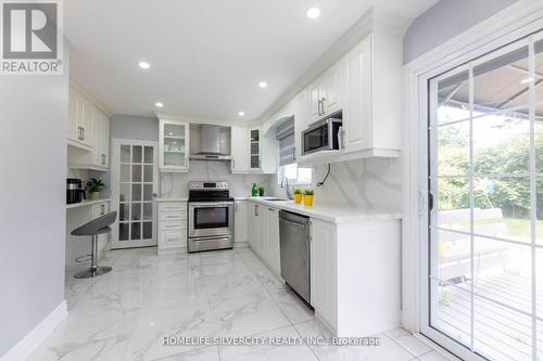 8 Bedford Crescent, Brampton (Avondale), ON - Indoor Photo Showing Kitchen