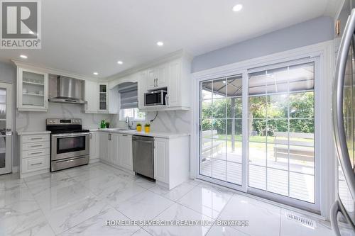 8 Bedford Crescent, Brampton (Avondale), ON - Indoor Photo Showing Kitchen