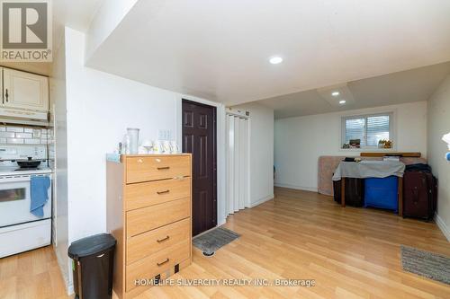 8 Bedford Crescent, Brampton (Avondale), ON - Indoor Photo Showing Kitchen