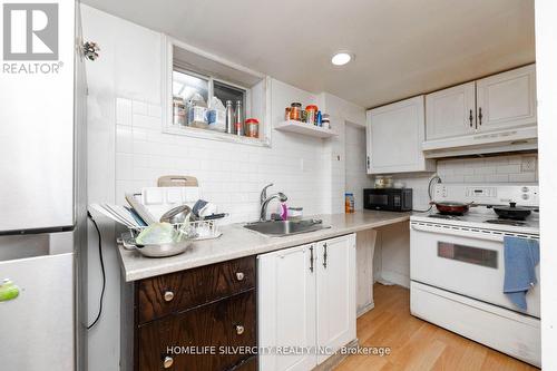 8 Bedford Crescent, Brampton (Avondale), ON - Indoor Photo Showing Kitchen