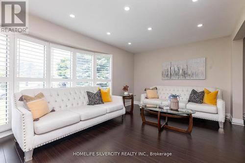 8 Bedford Crescent, Brampton (Avondale), ON - Indoor Photo Showing Living Room