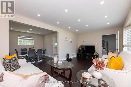 8 Bedford Crescent, Brampton (Avondale), ON - Indoor Photo Showing Living Room