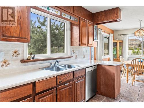 2002 36 Street, Vernon, BC - Indoor Photo Showing Kitchen With Double Sink