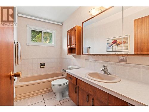 2002 36 Street, Vernon, BC - Indoor Photo Showing Bathroom