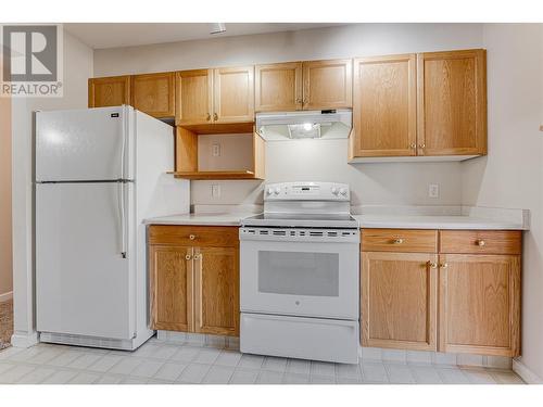 3320 Centennial Drive Unit# 209, Vernon, BC - Indoor Photo Showing Kitchen