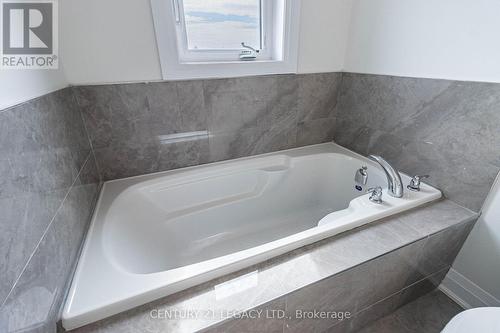 30 Union Boulevard, Wasaga Beach, ON - Indoor Photo Showing Bathroom