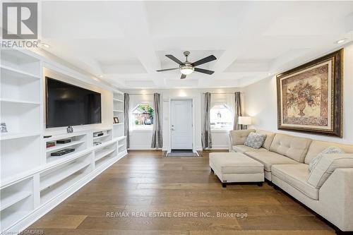 323 Kipling Avenue, Toronto (New Toronto), ON - Indoor Photo Showing Living Room