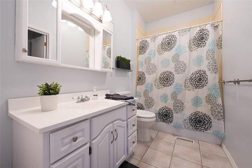 5768 Summer Street, Niagara Falls, ON - Indoor Photo Showing Bathroom