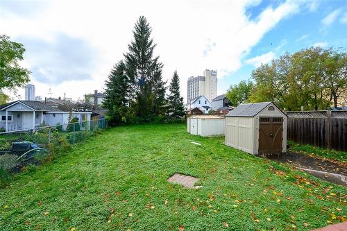 5768 Summer Street, Niagara Falls, ON - Outdoor With Backyard