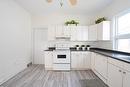 5768 Summer Street, Niagara Falls, ON  - Indoor Photo Showing Kitchen 