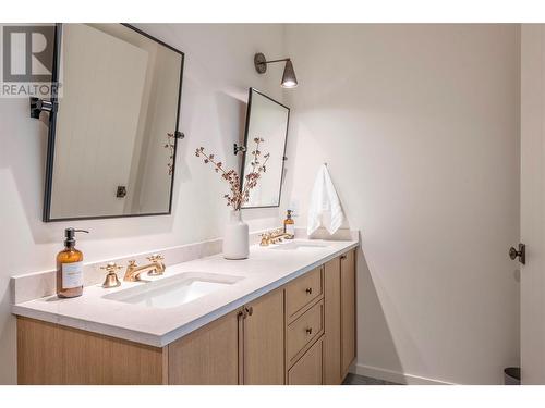 9961/9963 Purcell Drive, Vernon, BC - Indoor Photo Showing Bathroom